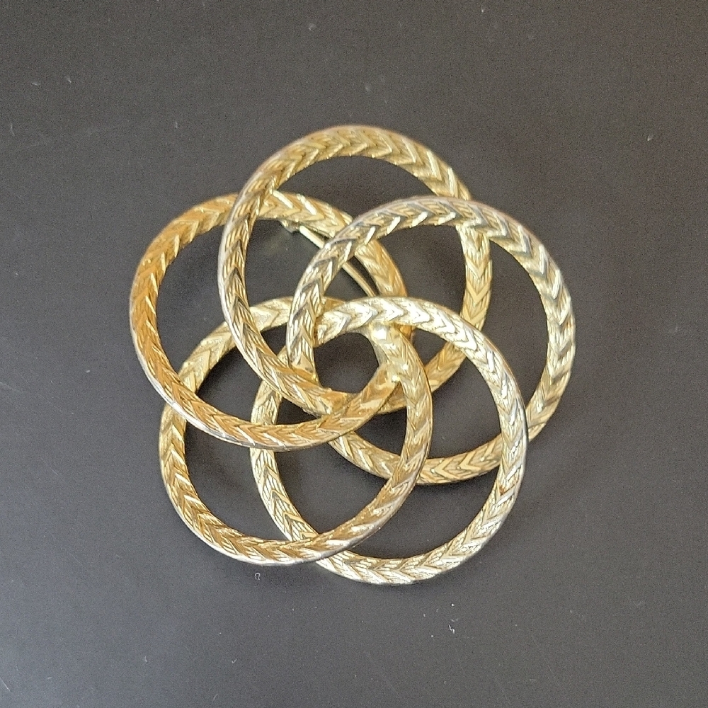 Vintage Etched Gold Tone Interlocking Rings Brooch Pin